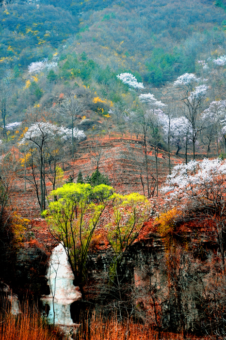 石碾神龜汲水山中瑤池山霧欲來溝澗其中朝佛峰高山仰止峰迴路轉壩在